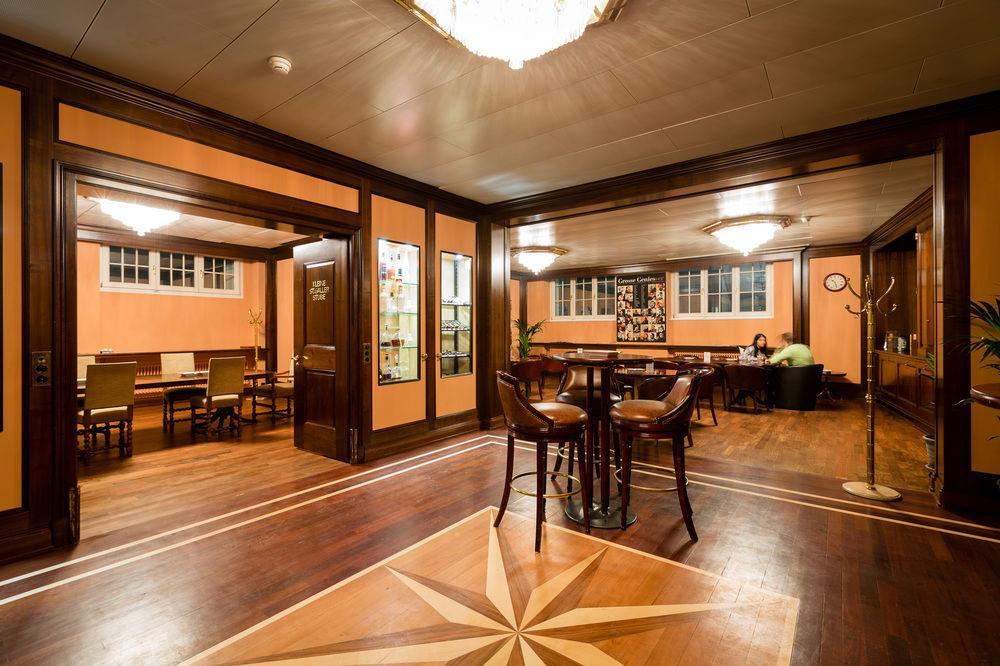 Einstein Hotel 4*