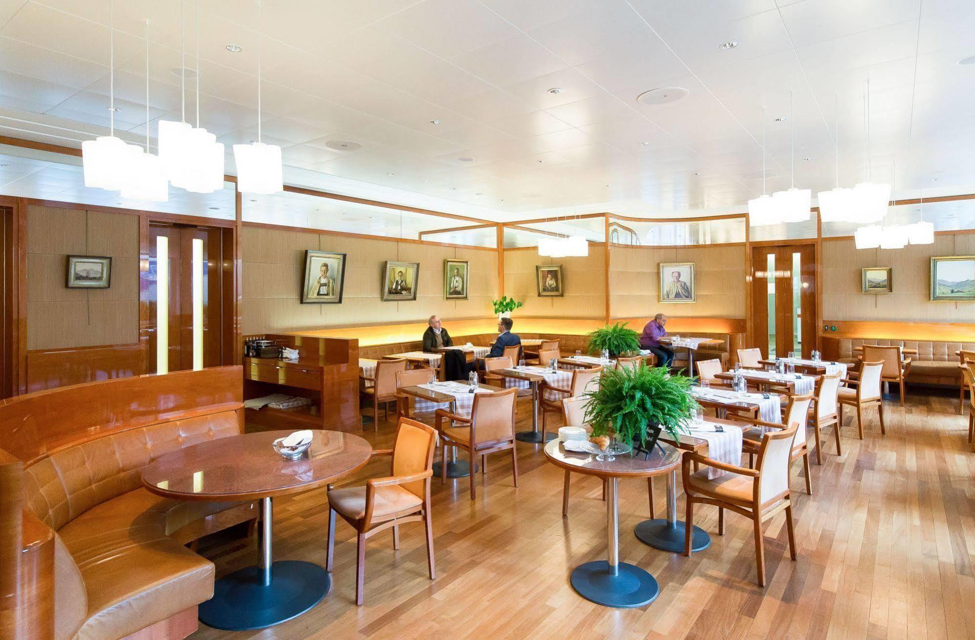 Einstein Hotel 4*